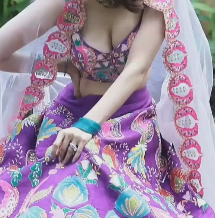 Kajal Aggarwal's juicy cleavage 😍🔥