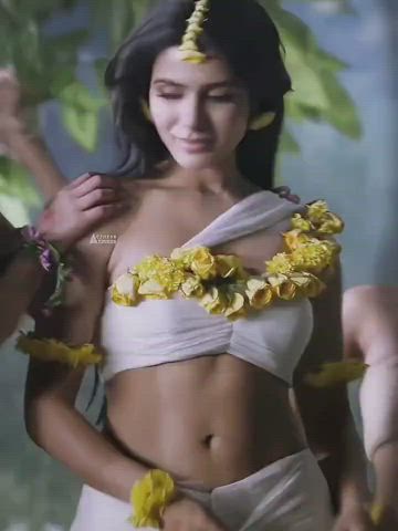 Samantha navel show