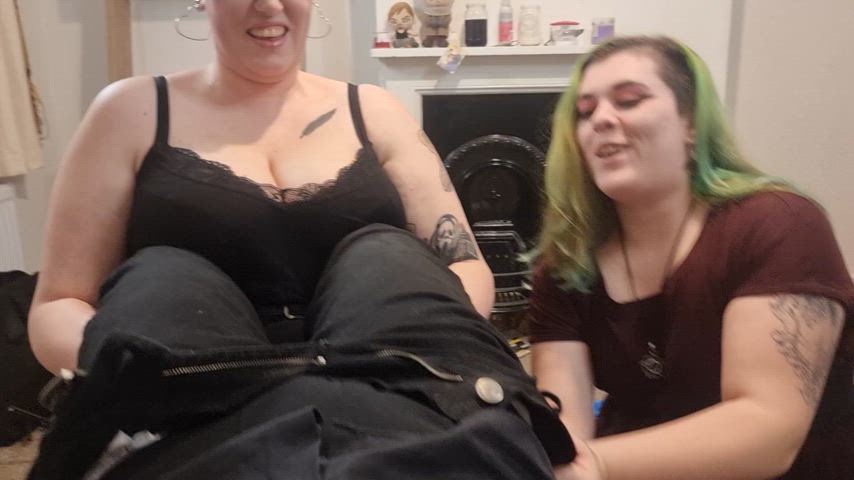 bbw babe big tits cute ffm funny goth onlyfans thick threesome amateur-girls girl-on-girl