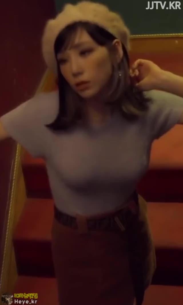 반팔 스웨터 봉긋한 태연 TAEYEON