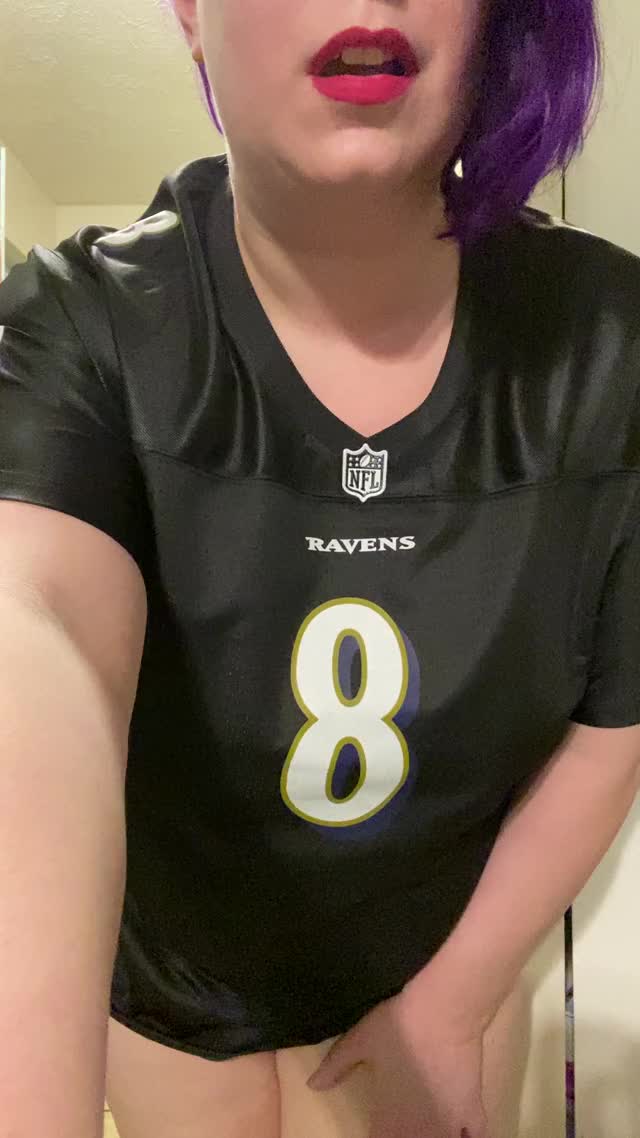 For those of you who have missed them: a fresh Ravens titty post ?