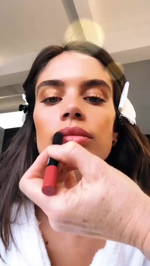 Sara Sampaio gif