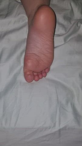 bbw chubby cum cumshot feet feet fetish foot foot fetish toes cum on feet gif