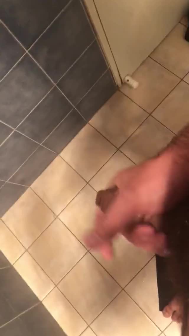 First ti[m]e making a gif. Cum shot last night 30 Kiwi