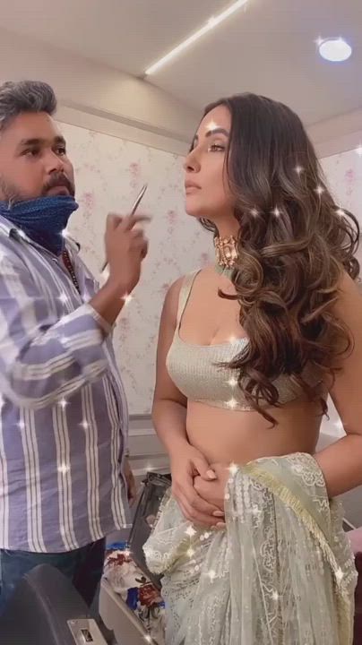 Hina Khan Sexy Belly and Boobs.