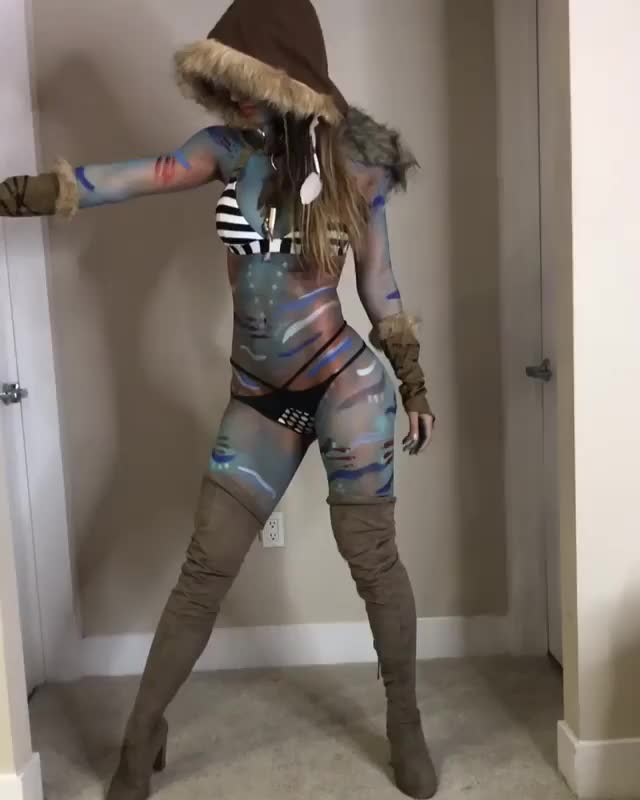 Karina Elle as a Navi