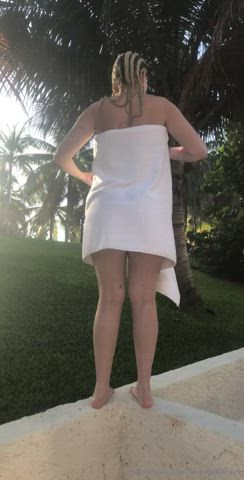 OnlyFans Outdoor Pawg Towel gif