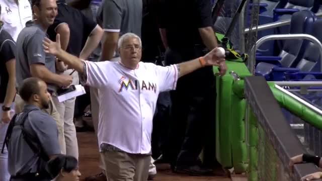 Jack McKeon fires up marlins park fans