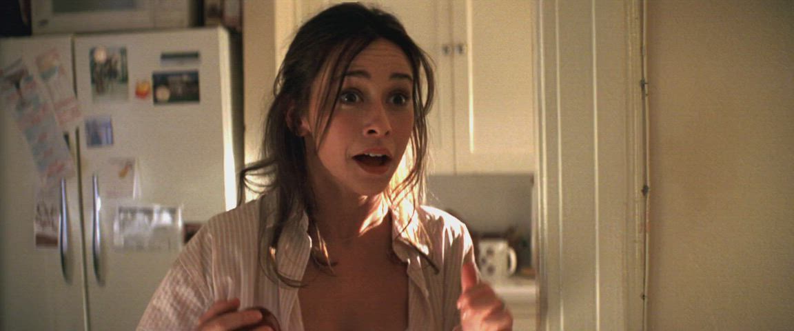 bouncing tits celebrity jennifer love hewitt gif