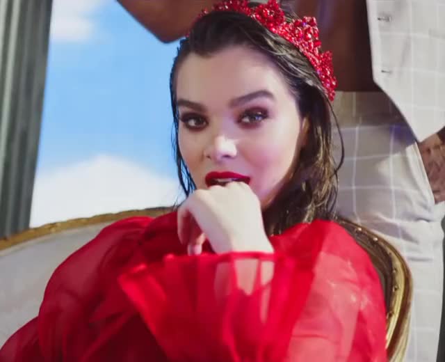 Hailee Steinfeld