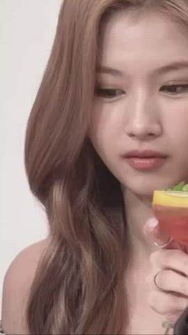 Sana look so thirsty for NNN 🤤💦