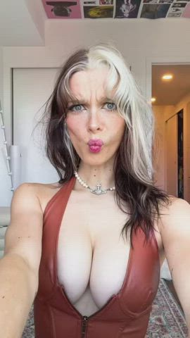 big tits cleavage non-nude tiktok tit worship tits gif