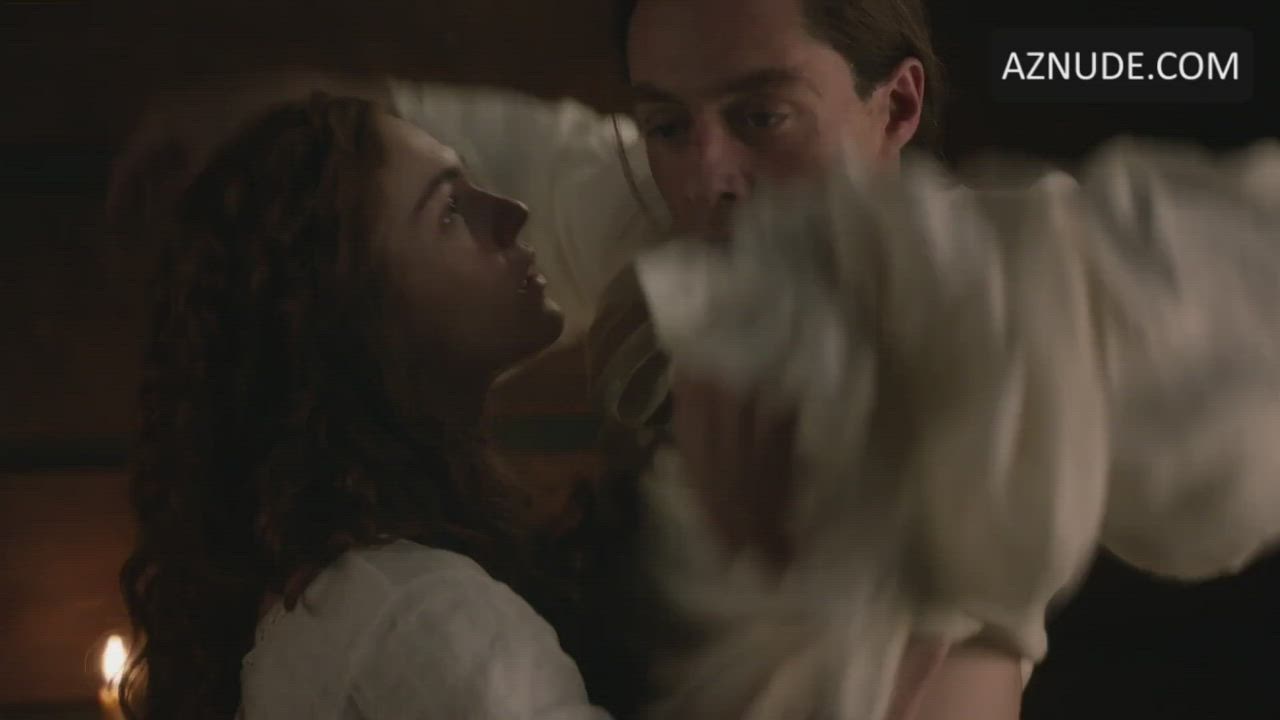 Sophie skelton ass groped in outlanders