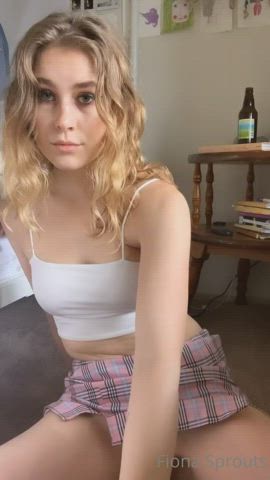 18 Years Old Amateur Blonde Homemade Pussy Pussy Lips gif