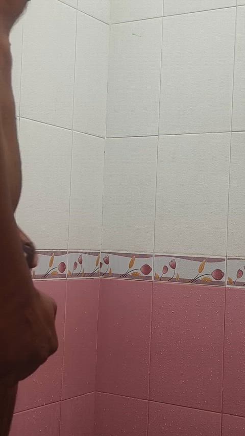 Just another dadbod cumming and cleaning him in the shower