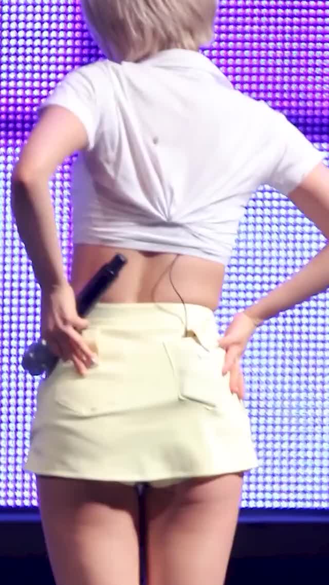 AOA-Quitter Choa Shaking her ??? for you [직캠 Fancam] 150904 AOA(초아) 짧은치마(Mini