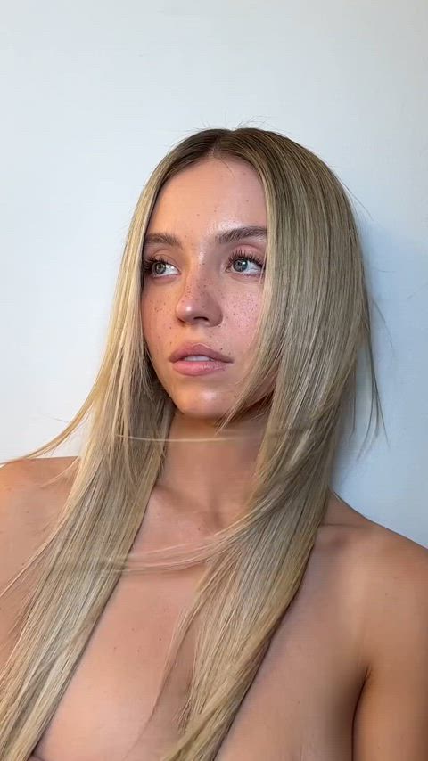 babe cute sfw sydney sweeney gif