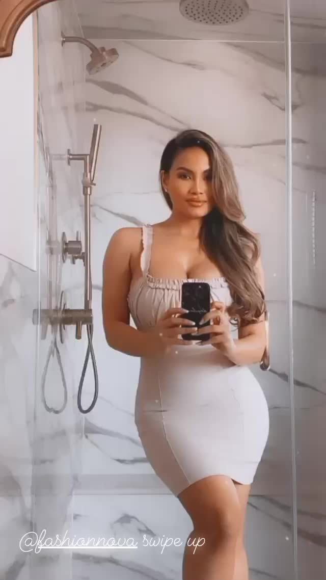 Daphne Joy Cleavage