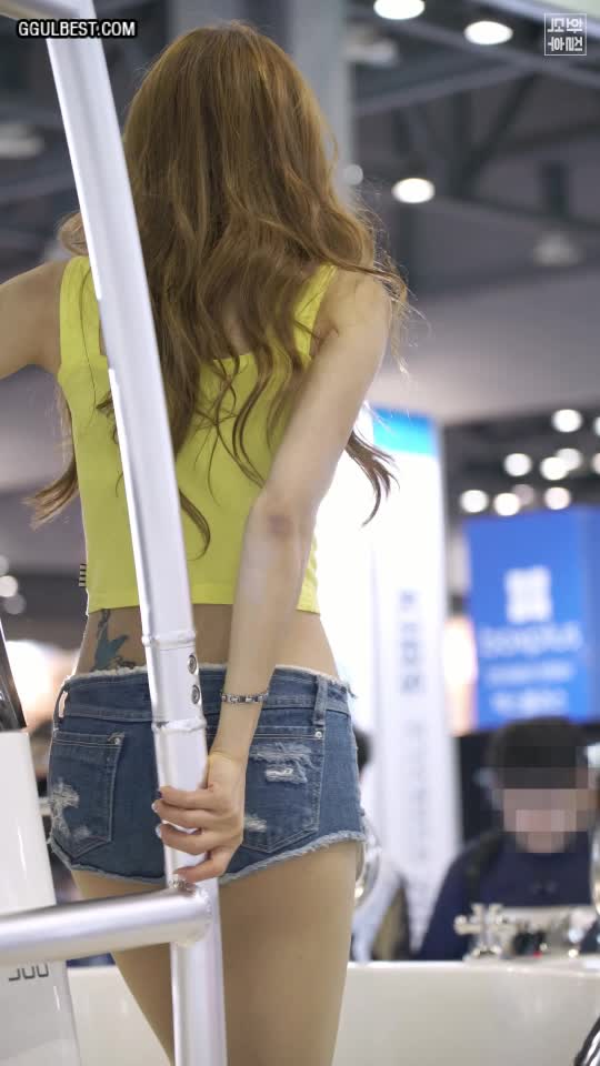 Racing model Hajin tight yellow sleeveless .gif