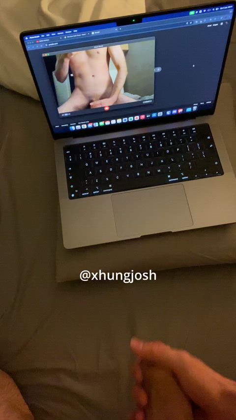 @xhungjosh Join me in bed for some fun?