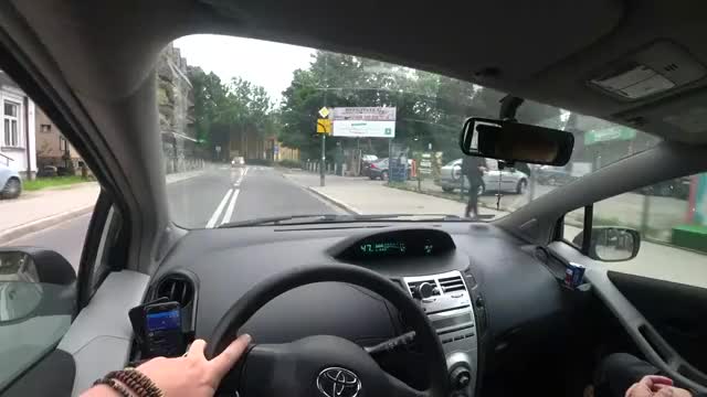 Polish streamer almost runs over pedestrians - twice!
