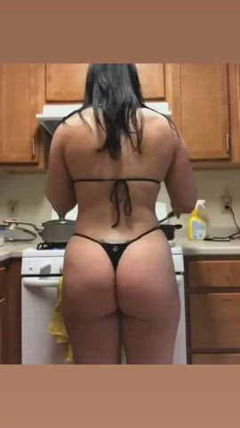 I love the way this latinas fat ass jiggles
