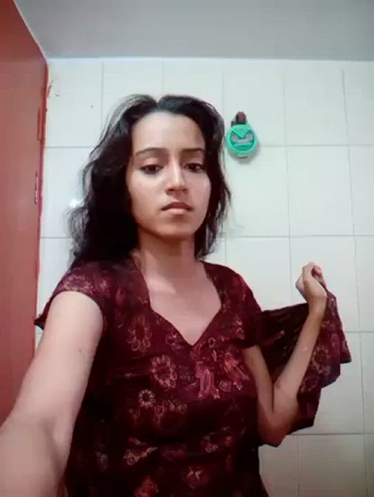 Desi gf Showering ?