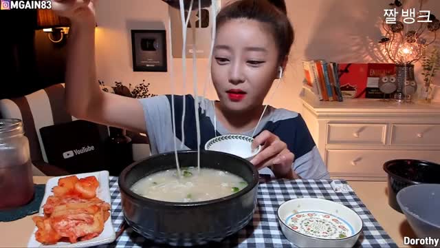 도로시_매운 소머리국밥 청양고추 먹방-3