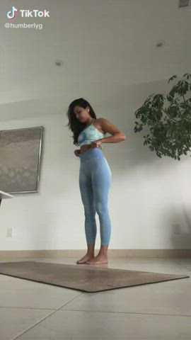 bubble butt venezuelan yoga pants gif