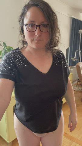 40 year old sexy milf ready to help to you live out your fantasies