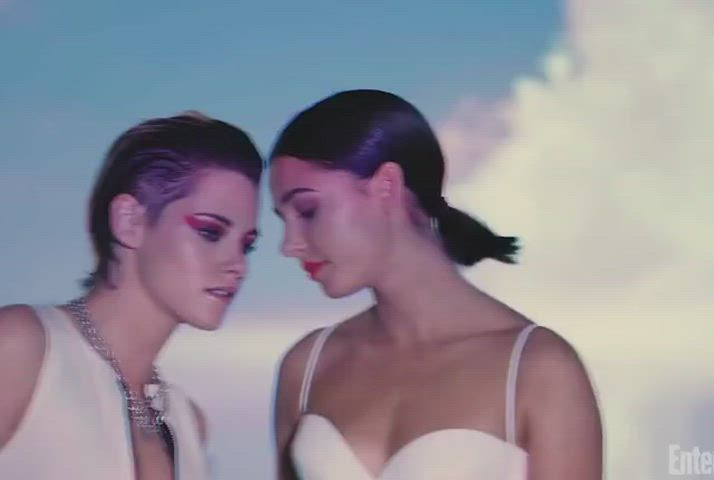 cute kristen stewart sexy gif