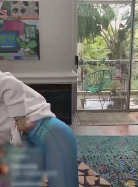 JoJo Levesque accidental boob flash on livestream