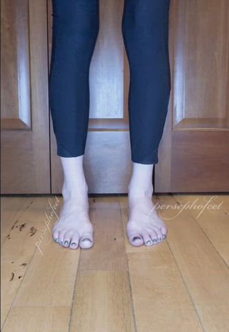 college feet feet fetish fetish foot foot fetish leggings legs toes yoga pants gif