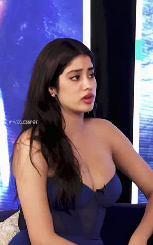 Janhvi Kapoor 🥵