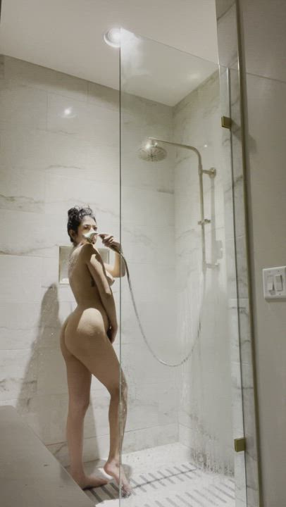 I'm new here! Do you like my shower? Want to join?