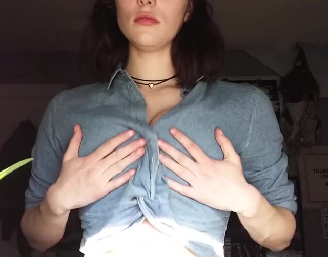 revealing-bouncy-boobs