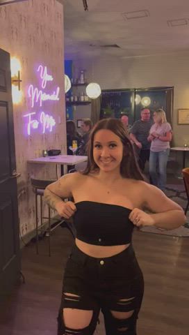 flashing jiggle jiggling pub public r/caughtpublic r/holdthemoan gif