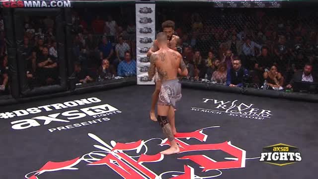 Andre Ewell gets a choke on Dinis Paiva, early in the 3rd round to become the new