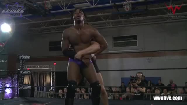 WWN Freebie: Matt Riddle vs. Shane Strickland (EVOLVE 104)