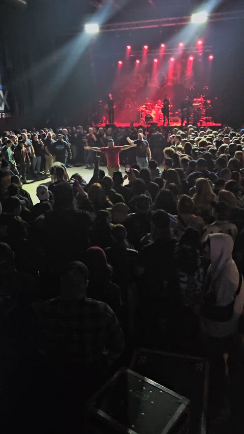 Sylosis Instigates Mass Push-ups in the Pit! (Song- Deadwood)