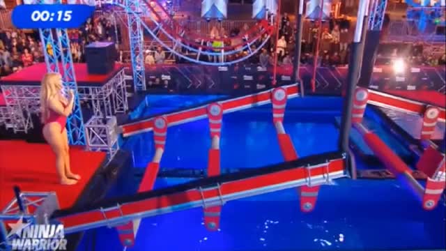 Elisabeth Ledoux strips down on French Ninja Warrior