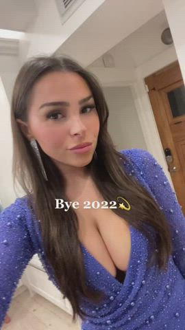 big tits cleavage dress huge tits model natural tits tanned teen tiktok gif