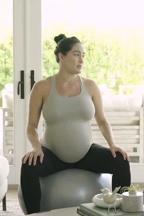 Pregnant Nikki Bella 