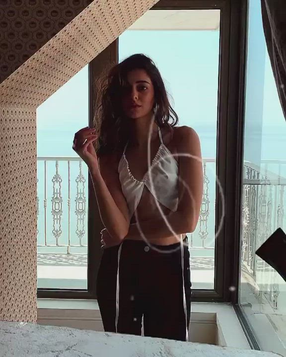 Rip off that top then rip apart her body, yeah that's what Ananya Panday wants here