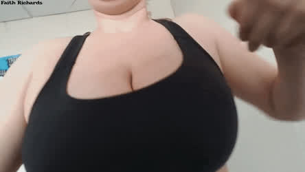 BBW Big Tits Cam Curvy Gym Jiggling Selfie Solo gif