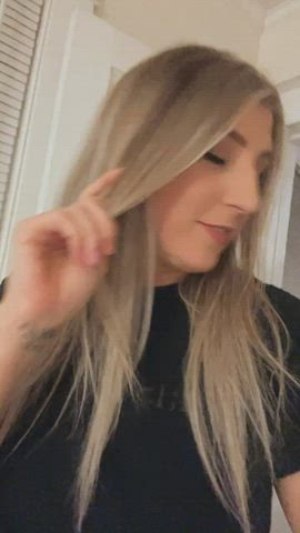 Does anyone appreciate small boobs anymore?