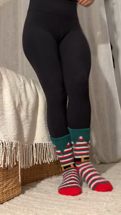 Thought y’all might appreciate my xmas socks :3