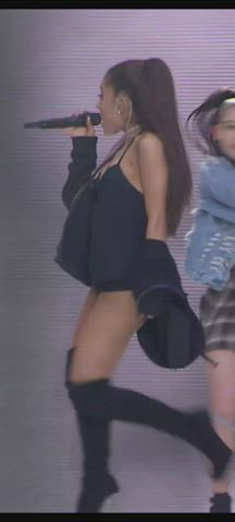 Ariana Grande is sooooo sexy!