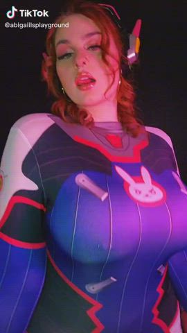 Switching cosplay outfits, Abigaiil Morris looks stunning in all of them!