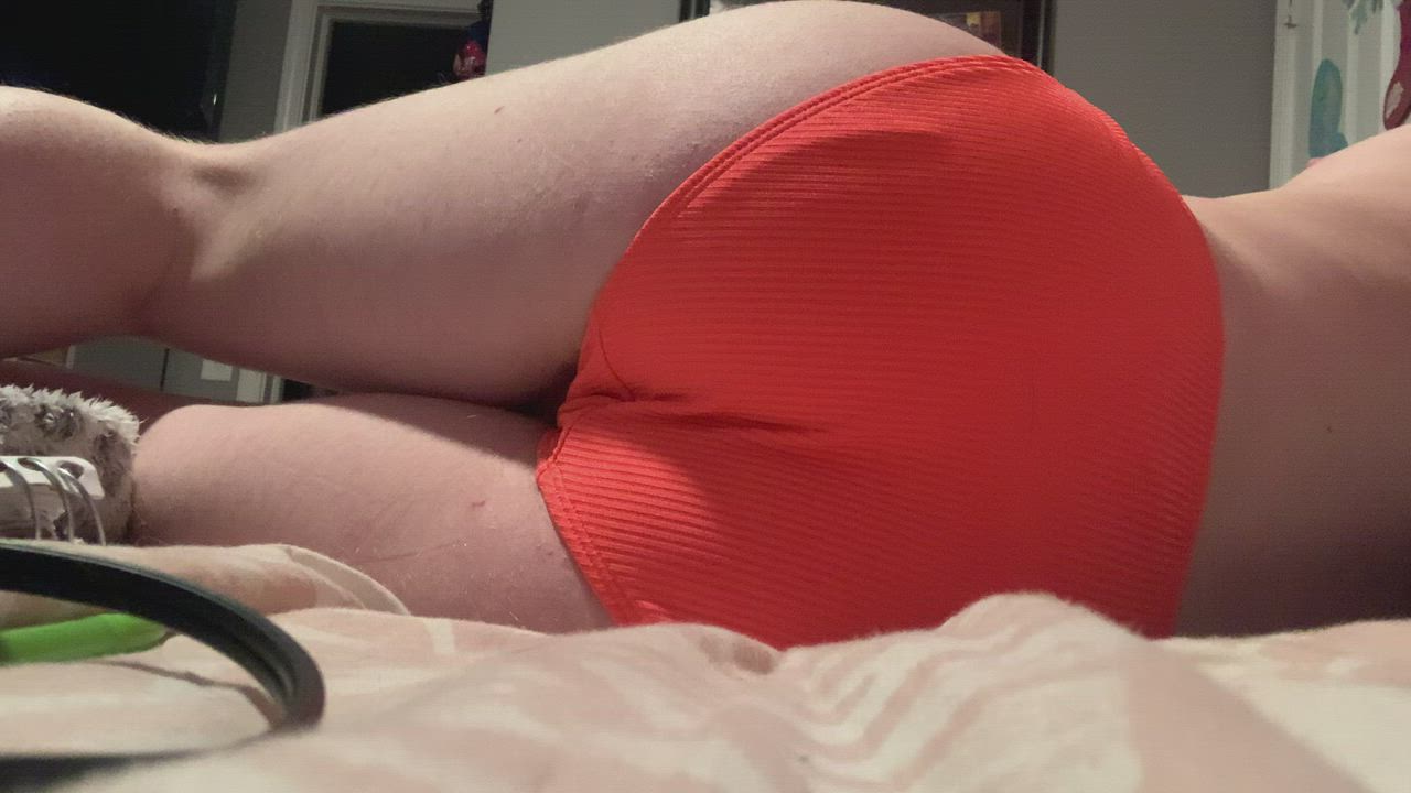 Spreading my ass, wishing I had a cock or a dildo to use ?
